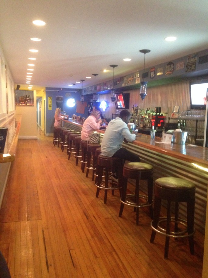 Grub Brothers downtown Washington NC has a full bar and some excellent food.